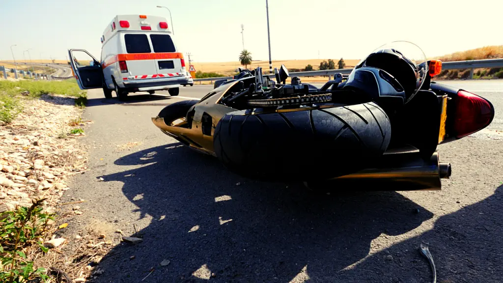 What are the common causes of single-vehicle motorcycle accidents?
